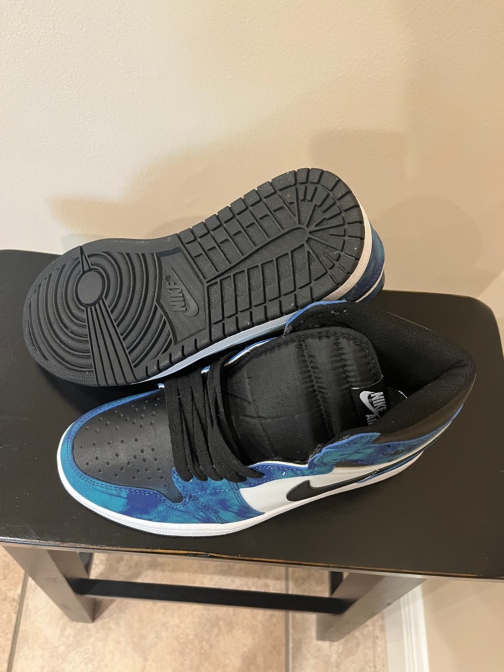 NWOT Retro High OG - Blue Tie-Dye, Black & White - Picture 8 of 9